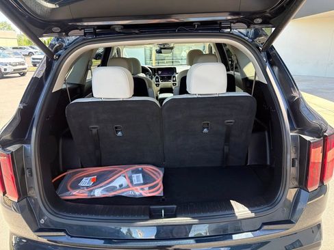 Certified 2023 Kia Sorento SX Prestige AWD/4WD image 17