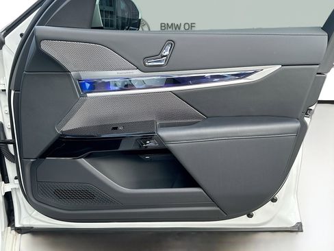 Used 2024 BMW 760i xDrive image 36