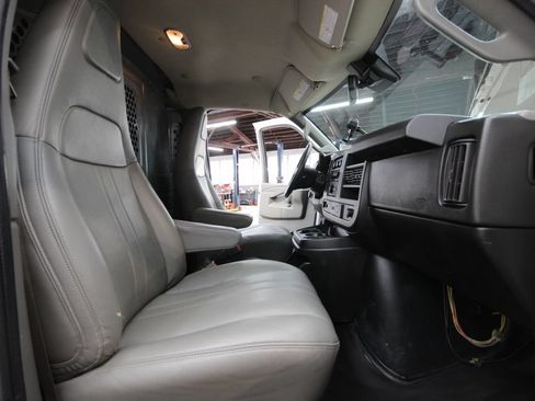Used 2021 Chevrolet Express 3500 Extended w/ Driver Convenience Package RWD image 22