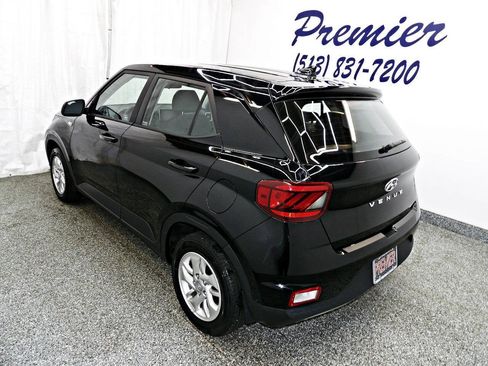 Used 2021 Hyundai Venue SE w/ Cargo Package FWD image 4