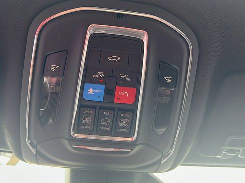 Used 2024 Jeep Grand Cherokee L Limited w/ Luxury Tech Group II image 30