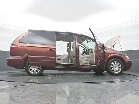 Used 2007 Chrysler Town & Country Touring w/ Luxury Group image 58