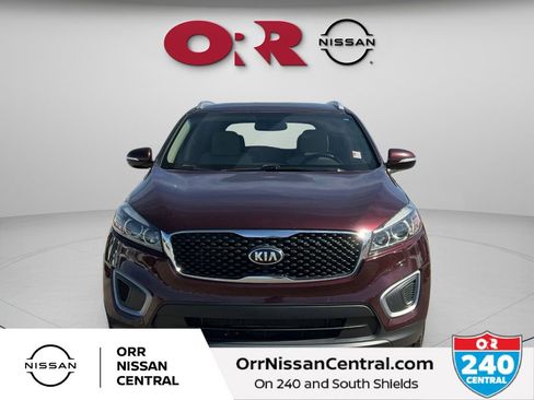Used 2017 Kia Sorento LX w/ LX Convenience Package image 2