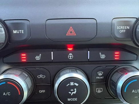 Used 2019 RAM 1500 Big Horn AWD/4WD image 12