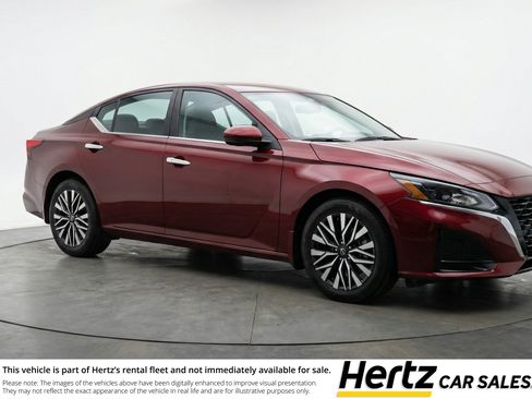 Used 2025 Nissan Altima 2.5 SV image 1