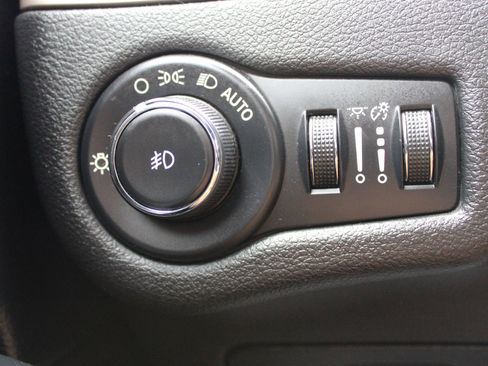 Used 2016 Jeep Cherokee Latitude image 20