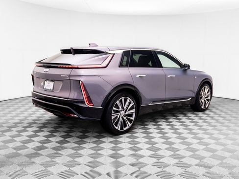 Certified 2025 Cadillac Lyriq Luxury w/ LPO, Floor Liner Package AWD/4WD image 5