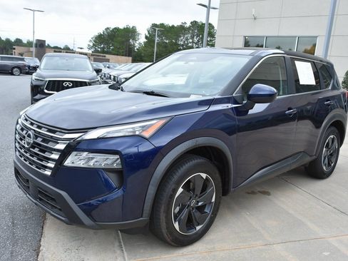 Used 2025 Nissan Rogue SV image 9