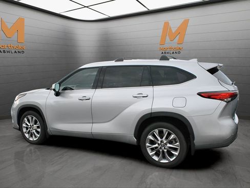 Used 2023 Toyota Highlander Limited image 2