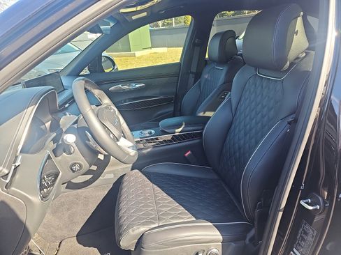 Used 2025 Genesis GV70 3.5T Sport w/ Sport Prestige Package image 17