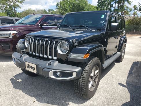 Used 2019 Jeep Wrangler Unlimited Sahara w/ Safety Group AWD/4WD image 3