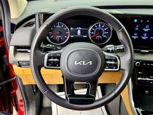Used 2024 Kia Carnival EX FWD image 12