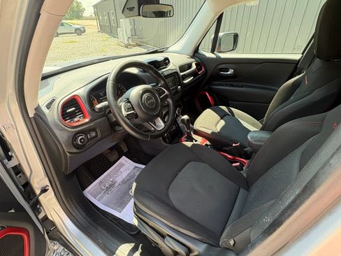 Used 2017 Jeep Renegade Trailhawk AWD/4WD image 10