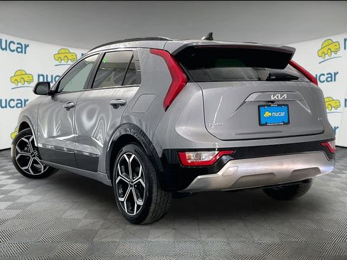 Used 2023 Kia Niro EX Touring image 4