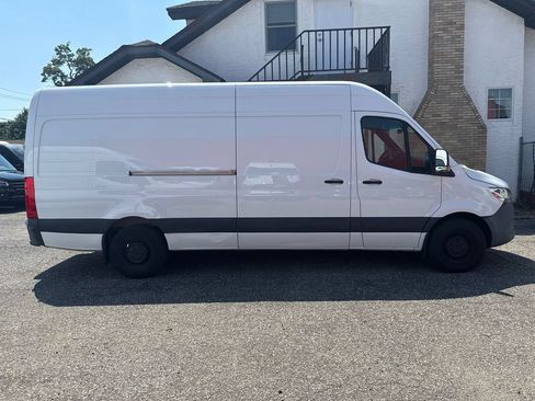 Used 2021 Mercedes-Benz Sprinter 2500 image 7