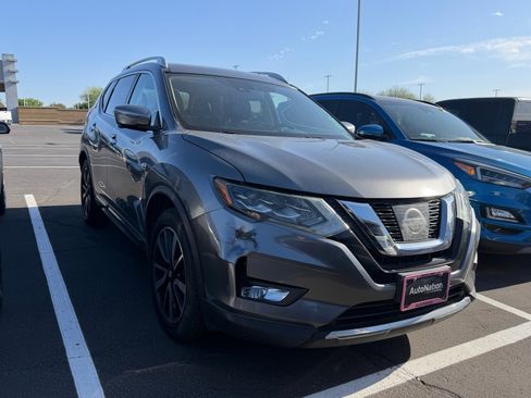 Used 2017 Nissan Rogue SL w/ SL Premium Package FWD image 2