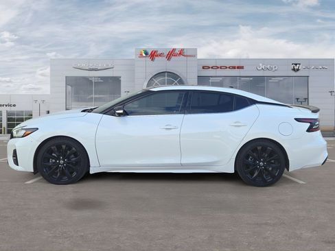 Used 2021 Nissan Maxima SR w/ Sport Mat Group FWD image 2