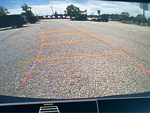 Used 2024 Chevrolet Equinox LT image 32