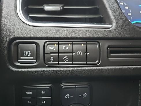 Used 2024 Chevrolet Tahoe Premier AWD/4WD image 44