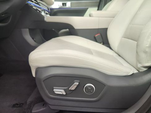 Used 2025 Hyundai Santa Fe Limited AWD/4WD image 11