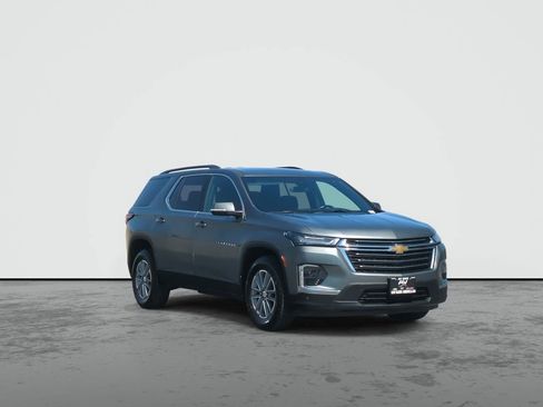 Used 2023 Chevrolet Traverse LT FWD image 2