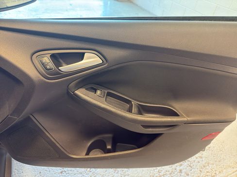 Used 2015 Ford Focus SE FWD image 19