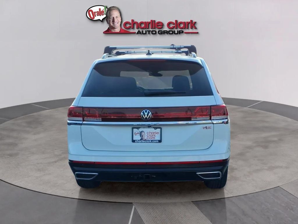 Used 2024 Volkswagen Atlas SE FWD image 4
