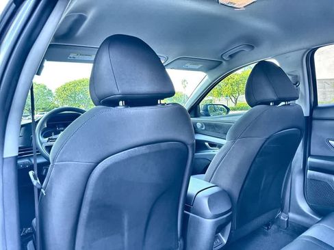 Used 2025 Hyundai Elantra SE FWD image 23