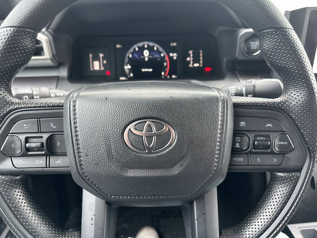 Used 2025 Toyota Tacoma SR5 AWD/4WD image 37