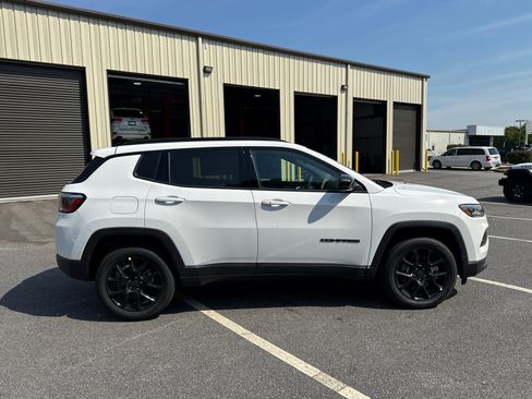 New 2026 Jeep Compass Latitude image 4