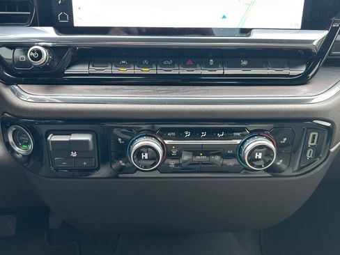 Used 2025 GMC Sierra 1500 SLT image 26