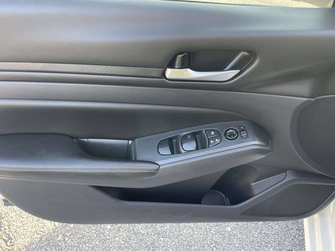 Used 2025 Nissan Altima 2.5 SV FWD image 19