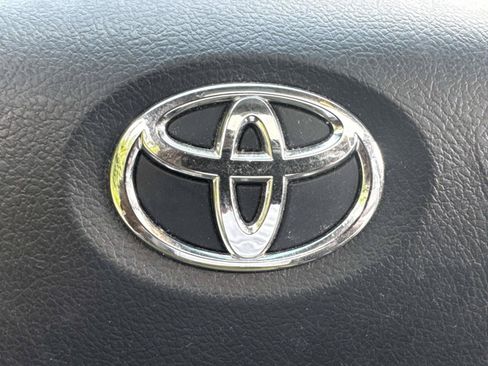 Used 2012 Toyota Camry XLE FWD image 32