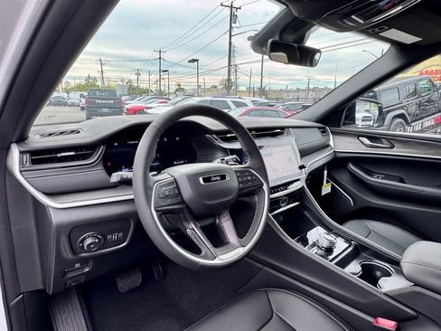 New 2026 Jeep Grand Cherokee L Limited AWD/4WD image 12
