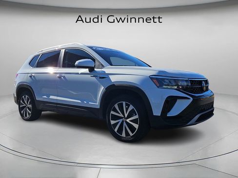 Used 2024 Volkswagen Taos SE image 9