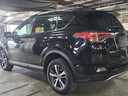 Used 2018 Toyota RAV4 XLE FWD image 2