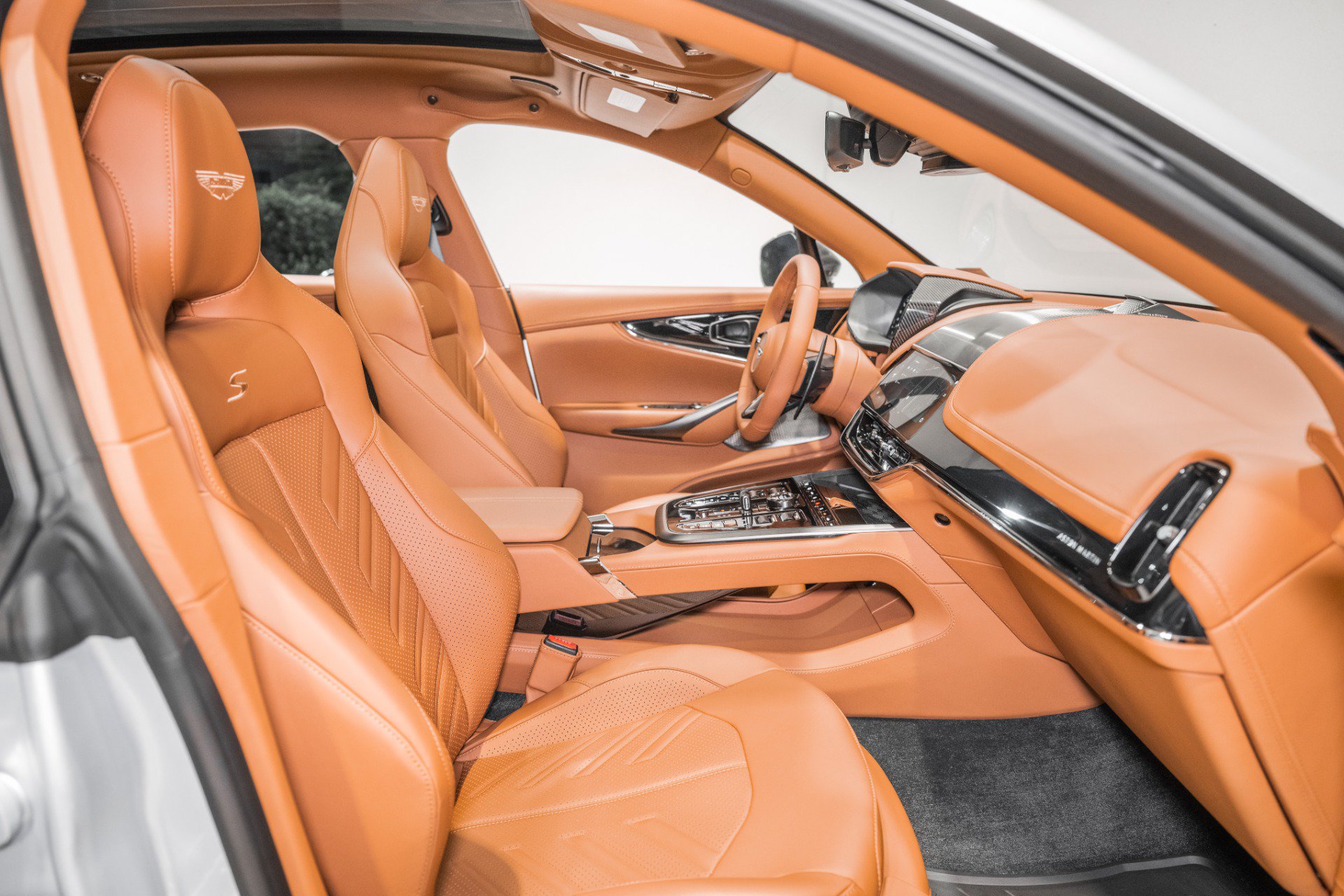Used 2026 Aston Martin DBX S AWD/4WD image 20