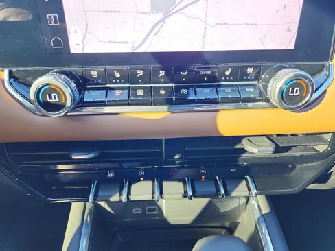 Certified 2025 GMC Canyon AT4 w/ Technology Plus Package image 17