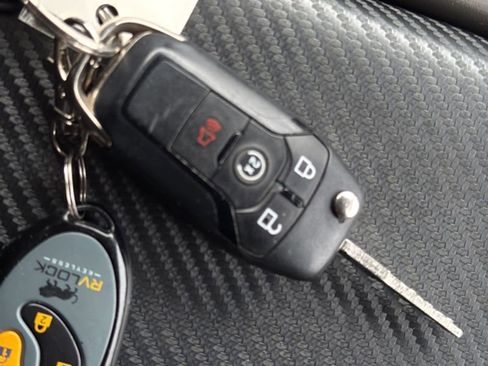 Used 2019 Ford F250 XL w/ STX Appearance Package image 35