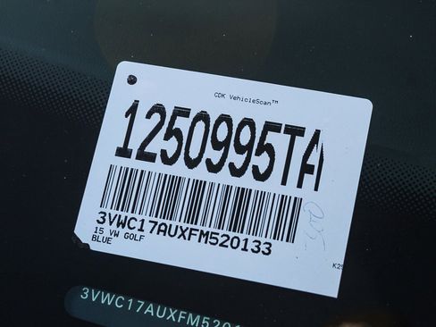 Used 2015 Volkswagen Golf S image 28