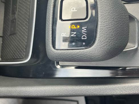 Used 2024 Nissan Rogue SL image 32