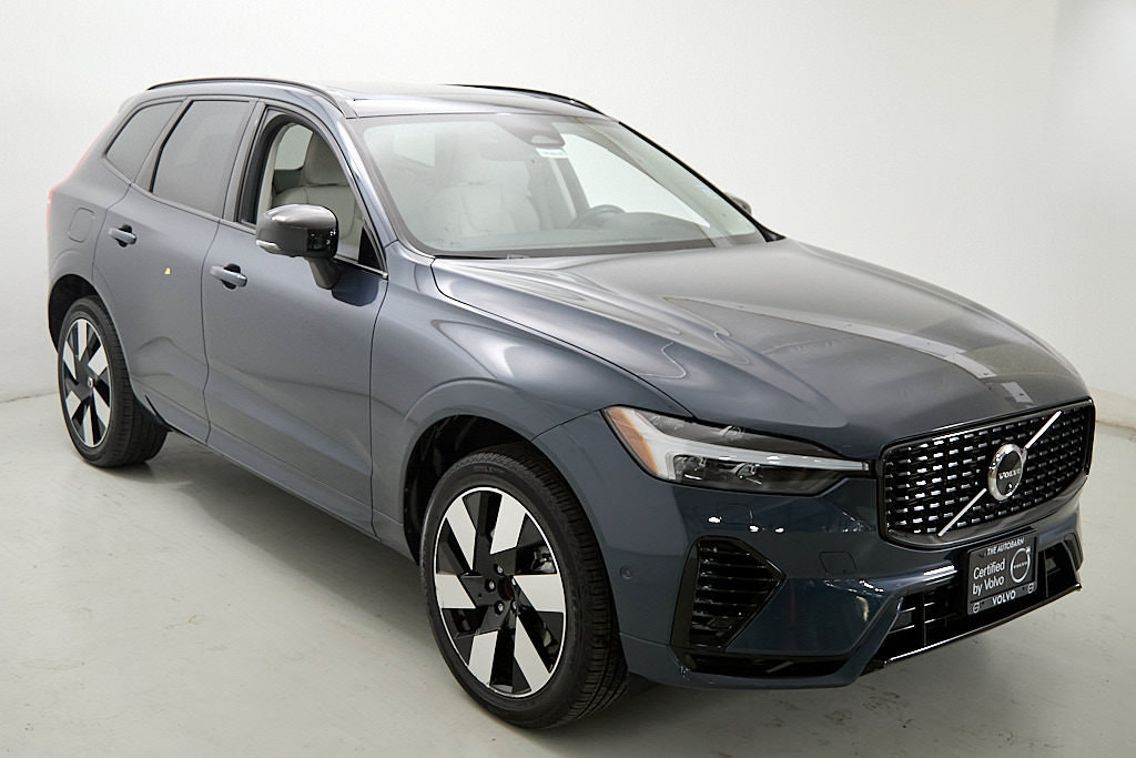 Certified 2025 Volvo XC60 T8 Plus w/ Protection Package Premier AWD/4WD image 4