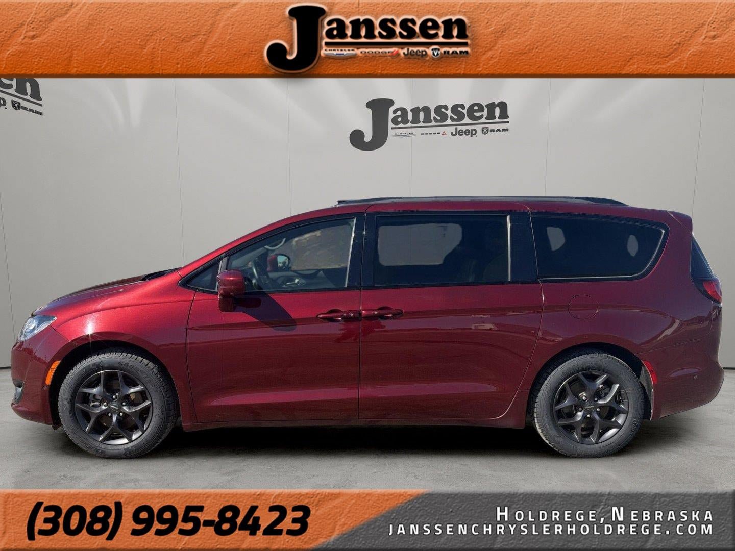 Used 2018 Chrysler Pacifica Touring-L Plus w/ Advanced Safetytec Group FWD image 1