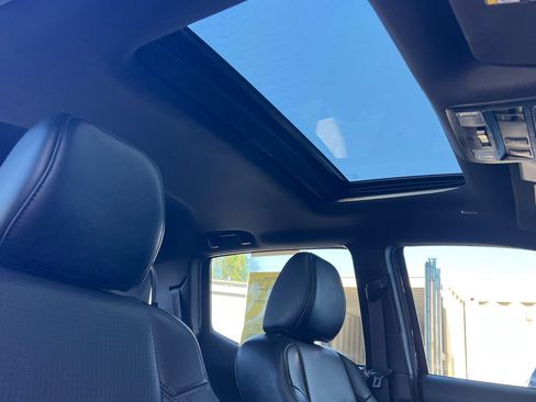 Used 2019 Toyota Tacoma TRD Off-Road AWD/4WD image 17