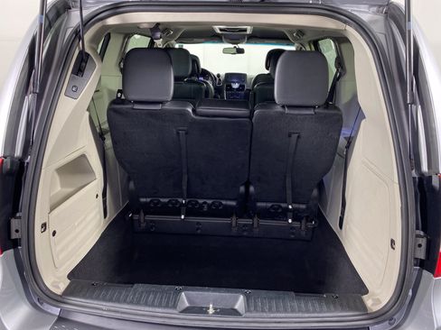 Used 2015 Chrysler Town & Country Touring w/ Driver Convenience Group FWD image 30