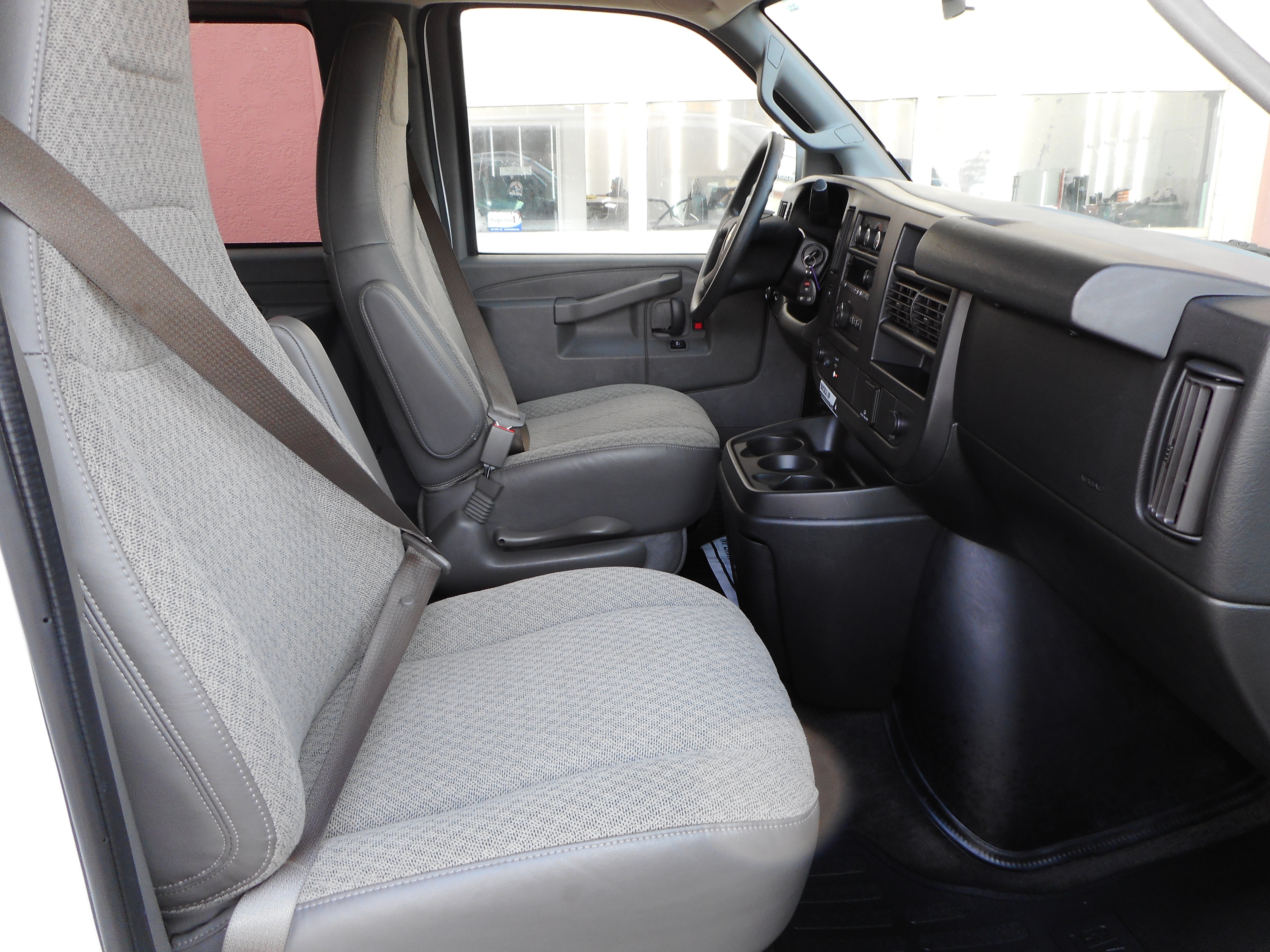 Used 2017 Chevrolet Express 3500 LT w/ LT Preferred Equipment Group RWD image 28