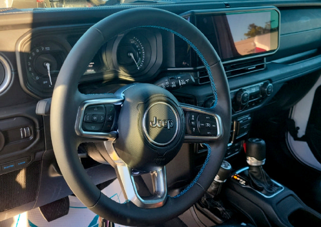 Used 2024 Jeep Wrangler High Altitude AWD/4WD image 5