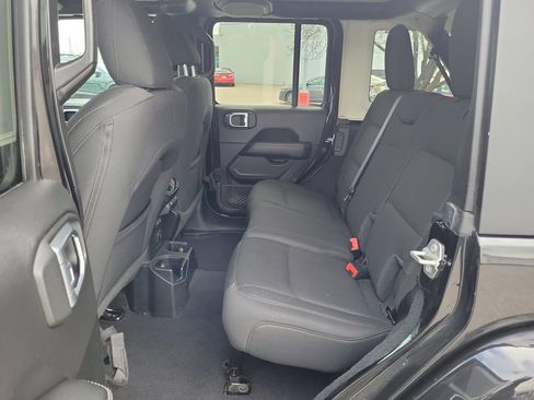 Used 2020 Jeep Wrangler Unlimited Sahara w/ Uconnect 4C Nav & Sound Group AWD/4WD image 16