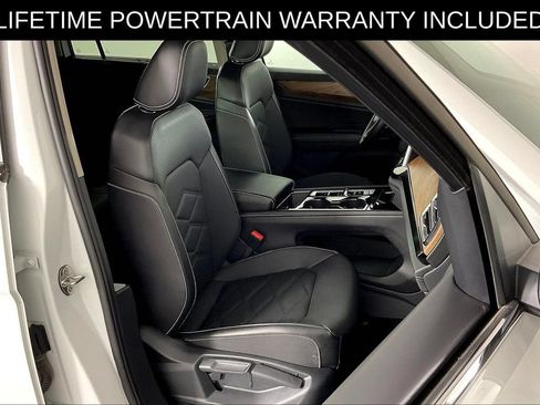 Used 2025 Volkswagen Atlas SE AWD/4WD image 10