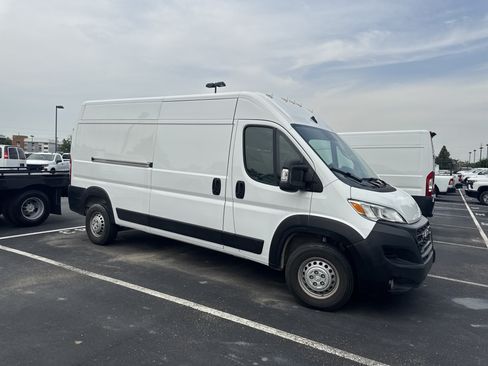 Used 2025 RAM ProMaster 2500 w/ Convenience Group FWD image 2
